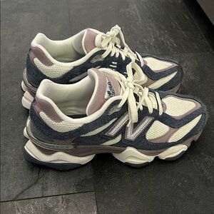 New Balance Women's Sneakers - Cream and Gray